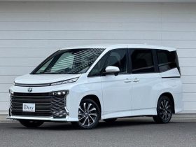 Toyota Voxy 2022 S-Z Hybrid White