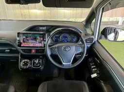 Toyota Esquire GI Premium 2021 Pearl White Hybrid