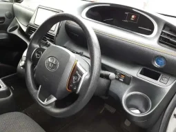 TOYOTA SIENTA X HYBRID 2020