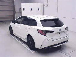 Corolla Touring WXB pearl hybrid 2021