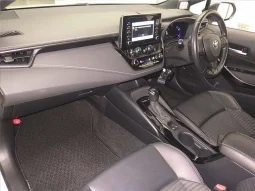 Corolla Touring WXB pearl hybrid 2021