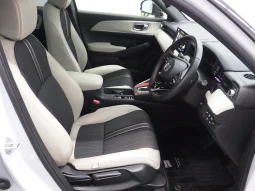 Honda Vezel 2021 E:HEV Play Pearl White Moonroof