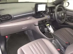 Toyota Yaris 2021 Hybrid Z Silver