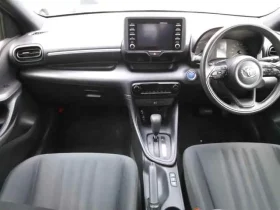 Toyota Yaris Hybrid 2020 X Pearl White