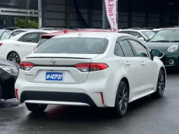 Toyota Corolla S 2021  white Hybrid