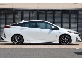Toyota  Prius PHV A Premium White  2021