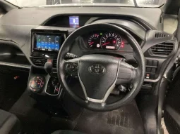 Toyota Noah X 2021 Silver Non-Hybrid