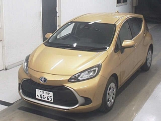 TOYOTA AQUA X 2021 GOLD HYBRID FRONT