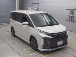 2022 Toyota Voxy SZ GR Sport Hybrid