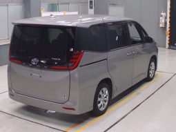 2022 TOYOTA NOAH X PACKAGE HYBRID