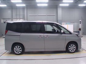 2022 TOYOTA NOAH X PACKAGE HYBRID