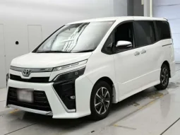 TOYOTA VOXY ZS KIRAMEKE 2021 WHITE HYBRID