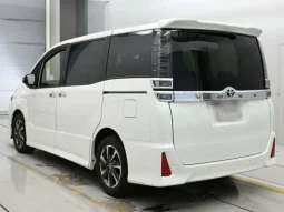 TOYOTA VOXY ZS KIRAMEKE 2021 WHITE HYBRID