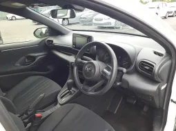 TOYOTA YARIS X 2021 WHITE HYBRID