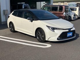 Toyota Corolla Touring WXB 2021 Hybrid White