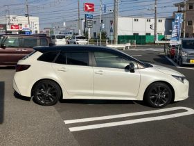 Toyota Corolla Touring WXB 2021 Hybrid White