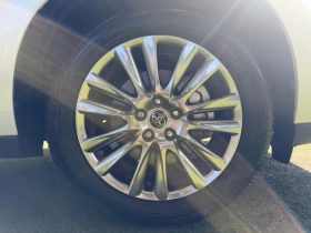 Toyota Harrier Premium Non-Hybrid Pearl White