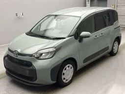 Toyota Sienta X 2022 Green Hybrid