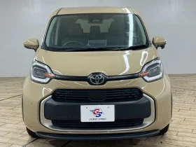 Toyota Sienta 2022 Hybrid Z Beige