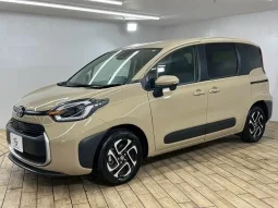 Toyota Sienta Z 2022 Beige Hybrid