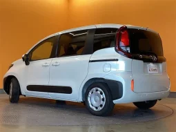Toyota Sienta 2022 Hybrid X pearl White