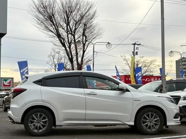 2021 Honda Vezel Z Hybrid White