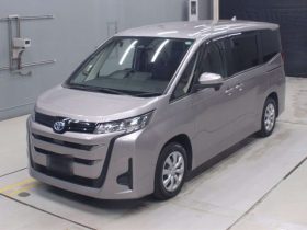 2022 Toyota Noah X Hybrid in Bronze | Stylish Hybrid MPV BD