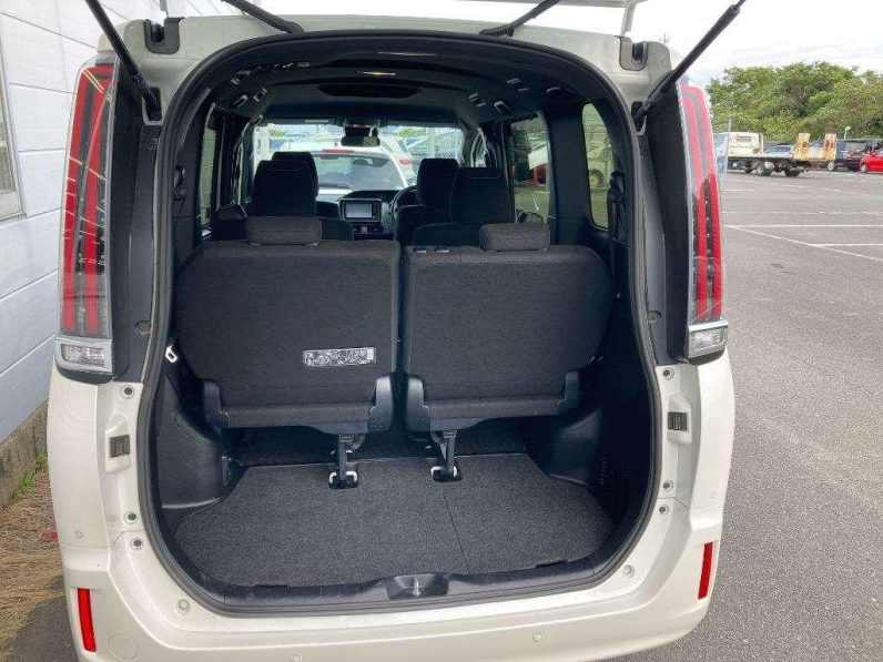 2021 Toyota Esquire Hybrid White