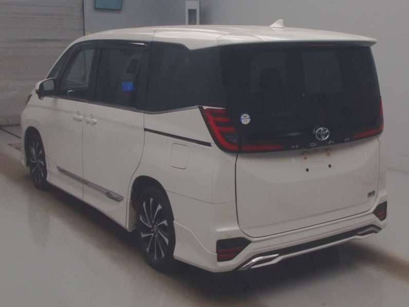 2022 TOYOTA NOAH SZ HYBRID PEARL WHITE