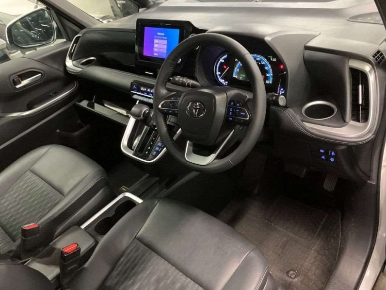 2022 TOYOTA NOAH SZ HYBRID PEARL WHITE