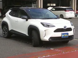 TOYOTA YARIS CROSS 2021 Z PEARL TOW TONE HYBRID
