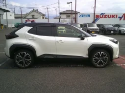 TOYOTA YARIS CROSS 2021 Z PEARL TOW TONE HYBRID