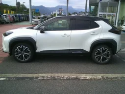 TOYOTA YARIS CROSS 2021 Z PEARL TOW TONE HYBRID