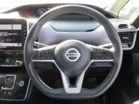 RED NISSAN SERENA e-Power HYBRID 2021