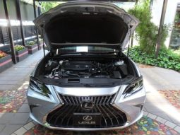 Lexus 2023 ES 300h Hybrid Version L Titanium