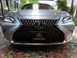 Lexus 2023 ES 300h Hybrid Version L Titanium