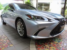 Lexus 2023 ES 300h Hybrid Version L Titanium