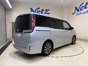 TOYOTA ESQUIRE GI PREMIUM 2021 HYBRID SILVER