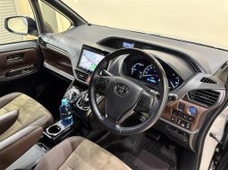 TOYOTA ESQUIRE GI PREMIUM 2021 HYBRID SILVER