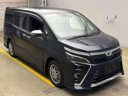 TOYOTA VOXY ZS KIRAMEKI 3 2021 HYBRID MICA BLUE