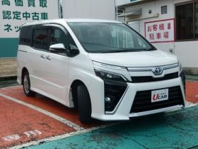 TOYOTA VOXY ZS KIRAMEKI 3 2021 HYBRID PEARL