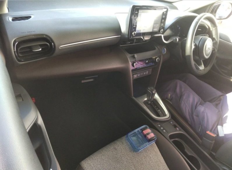 2022 Toyota Yaris Cross Z Hybrid Pearl White