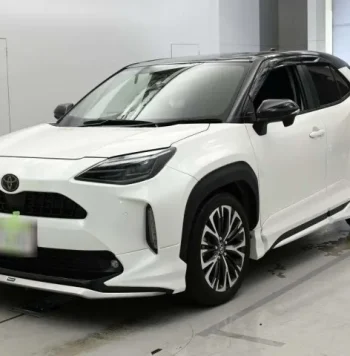 2021 TOYOTA YARIS CROSS PEARL WHITE Z PACKAGE WITH BODY KIT