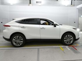 2021 Toyota Harrier Z Package Hybrid Pearl White