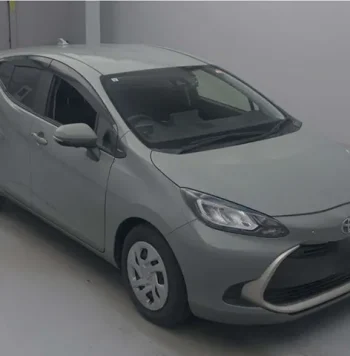 TOYOTA AQUA G PACKAGE HYBRID 2021 GREEN FRONT RIGHT