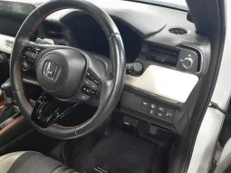 Honda Vezel Z eHEV Play Hybrid 2021 White