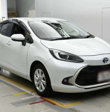 Toyota Aqua Z Package 2021 Pearl Hybrid front right