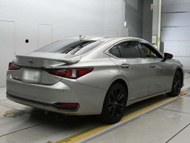Lexus ES300h White color black front side view. Lexus Car Price in Bangladesh